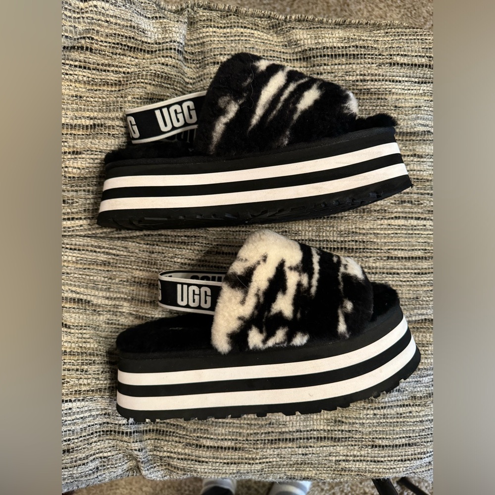 Ugg sandals, size 8